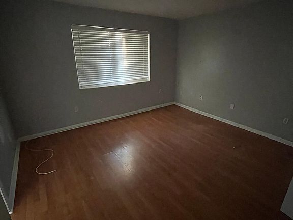 4th image of 614 NW 179th St