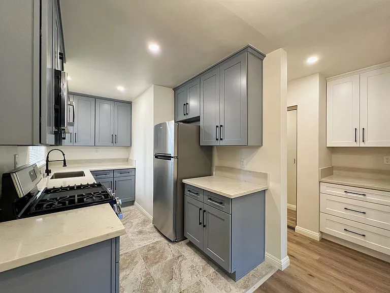 231 S Hudson Ave #15 — Photo 8