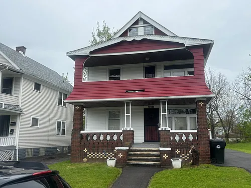 10909 Nelson Ave Photo 1