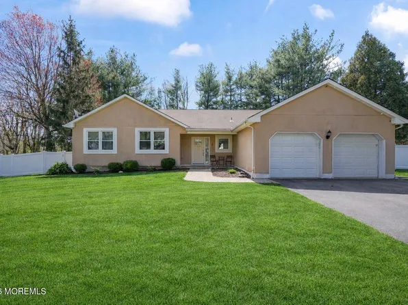 6 Rockwell Cir, Marlboro, NJ 07746