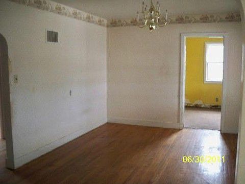 2nd image of 1003 W Spruce St