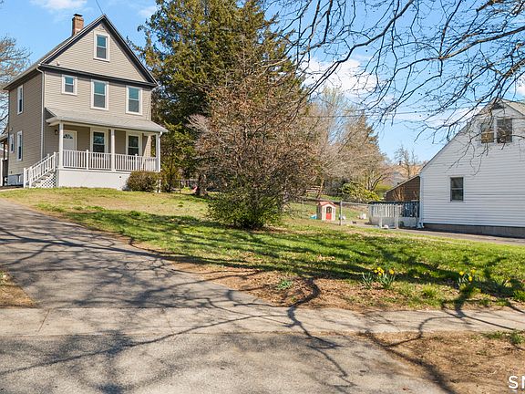 3rd image of 152 Stonybrook Road