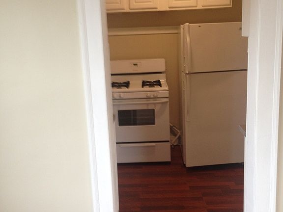 3rd image of 6710 N Northwest Hwy APT 3E