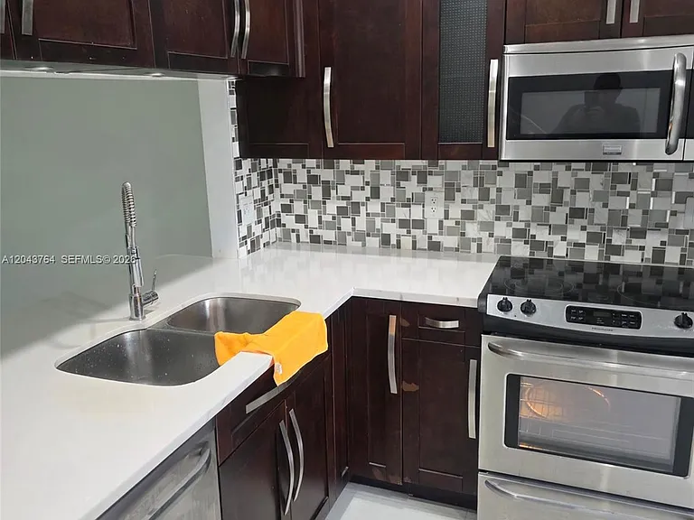 8215 SW 27th St #103 — Photo 5