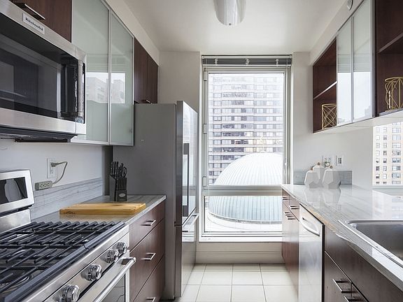 5th image of 215 E 96th St APT 16R