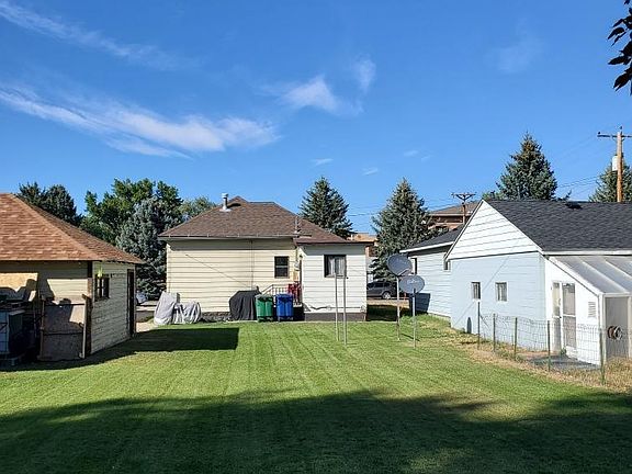 Back yard to house