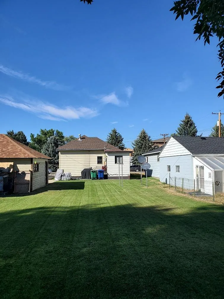 Back yard to house - 44 W 6th St