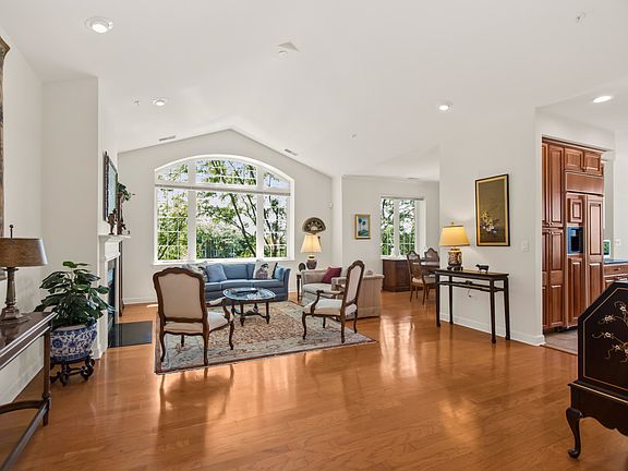 2nd image of 2660 Summit Dr Unit 302