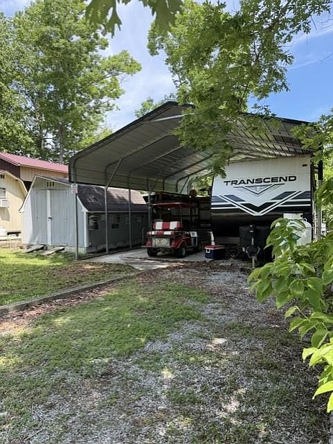 1st image of 215 Honeysuckle Dr