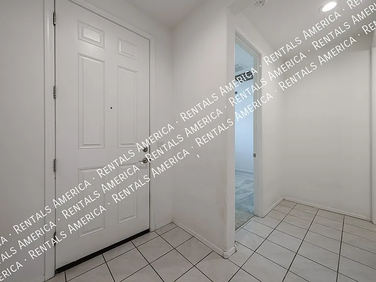 7513 W Illini St — Photo 4