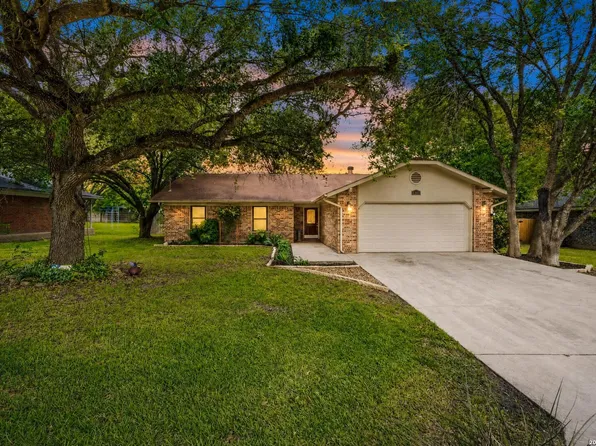 1546 Camellia Ln, New Braunfels, TX 78130