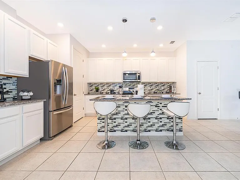 664 Benoi Dr — Photo 5