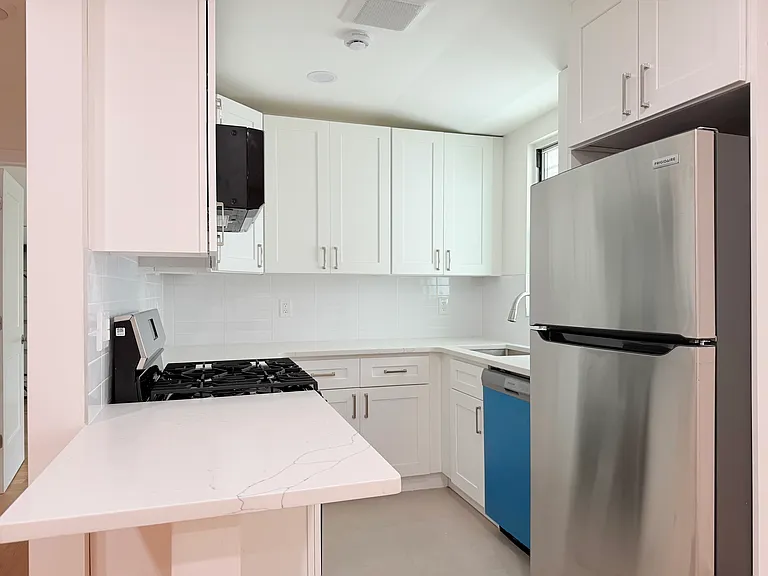 183 Greenpoint Ave #2 — Photo 6