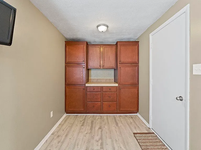 603 E Warfield St — Photo 10