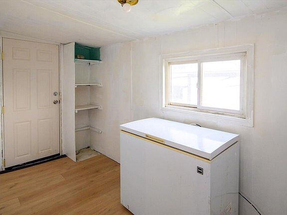 4th image of 23 NW Depot Rd Unit 5