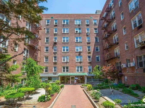43-43 Kissena Blvd #302, Flushing, NY 11355