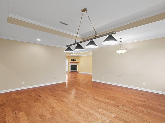 4th image of 285 Crabapple Ct