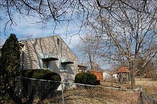 2nd image of 1115 Pershing St