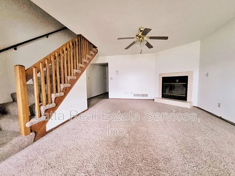 2 bed, 1.5 bath, 1225 sqft, $1,150 — Photo 4