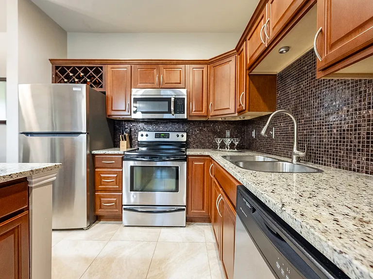 Central Park Apartments — Photo 7