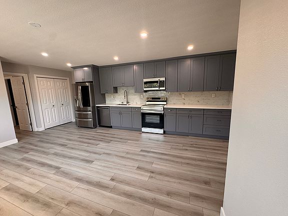 4th image of 2690 Olive Ave