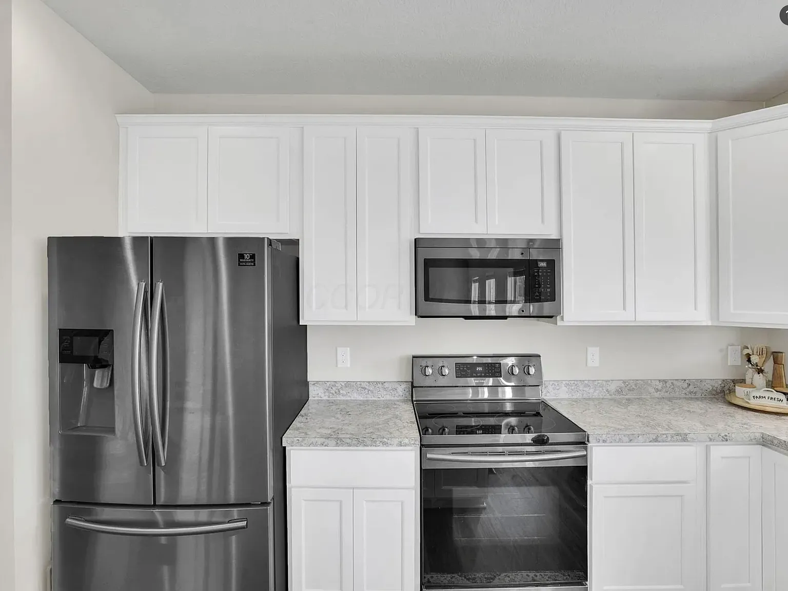 3 bed, 2192 sqft, $2,499 — Photo 3