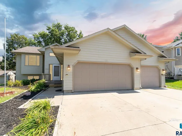 1921 E Tracy Ln, Sioux Falls, SD 57103