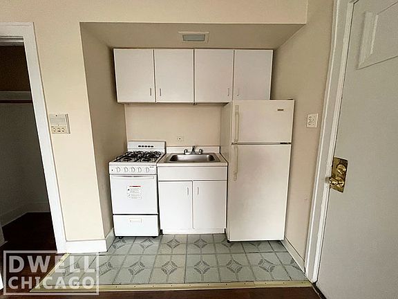 3rd image of 6916 N Lakewood Ave APT 412