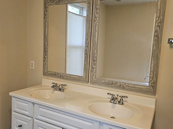 4th image of 2001 Merle Cir