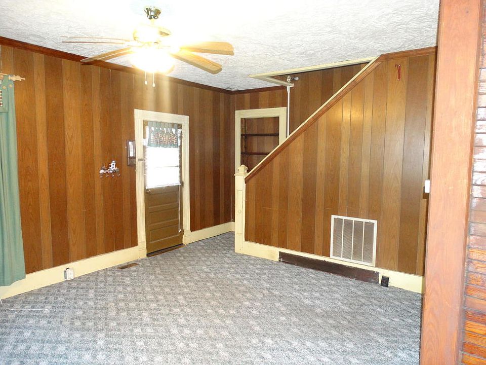 2nd image of 160 W New England Ave