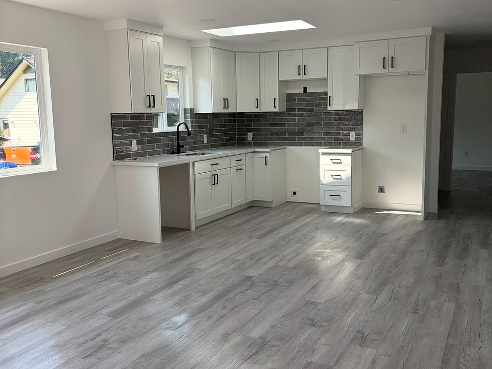 1st image of 2016 116th St NE