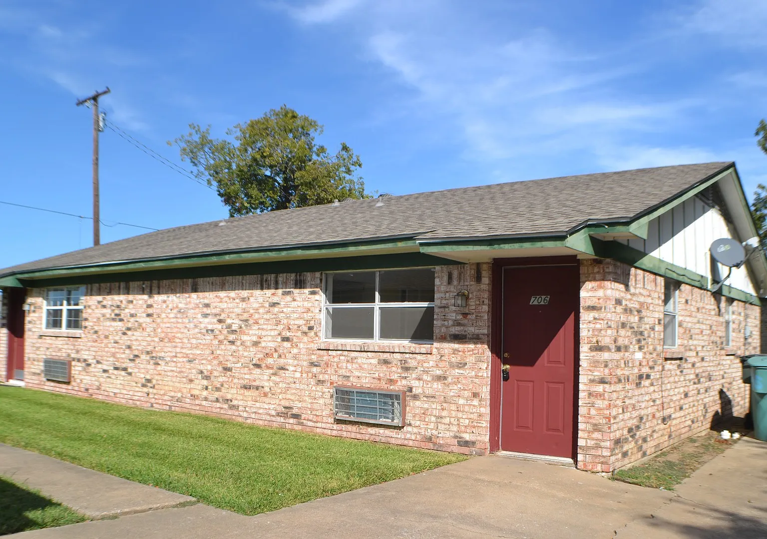 Half Duplex 2 Bedrooms 2 Baths For Lease in Sherman — Photo 1