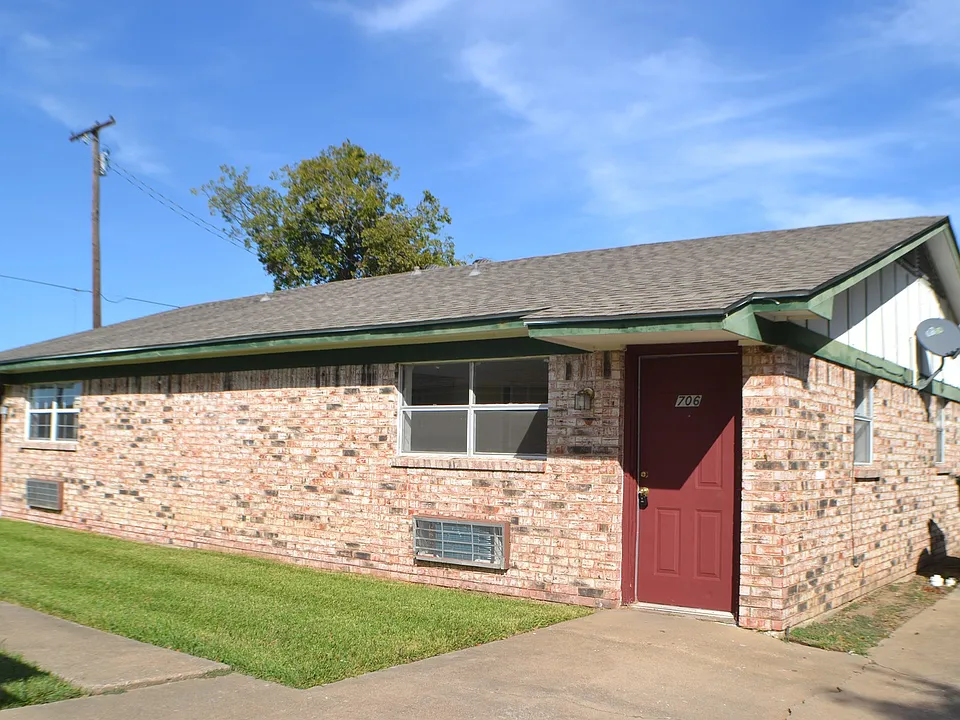 706 N Frisco Rd