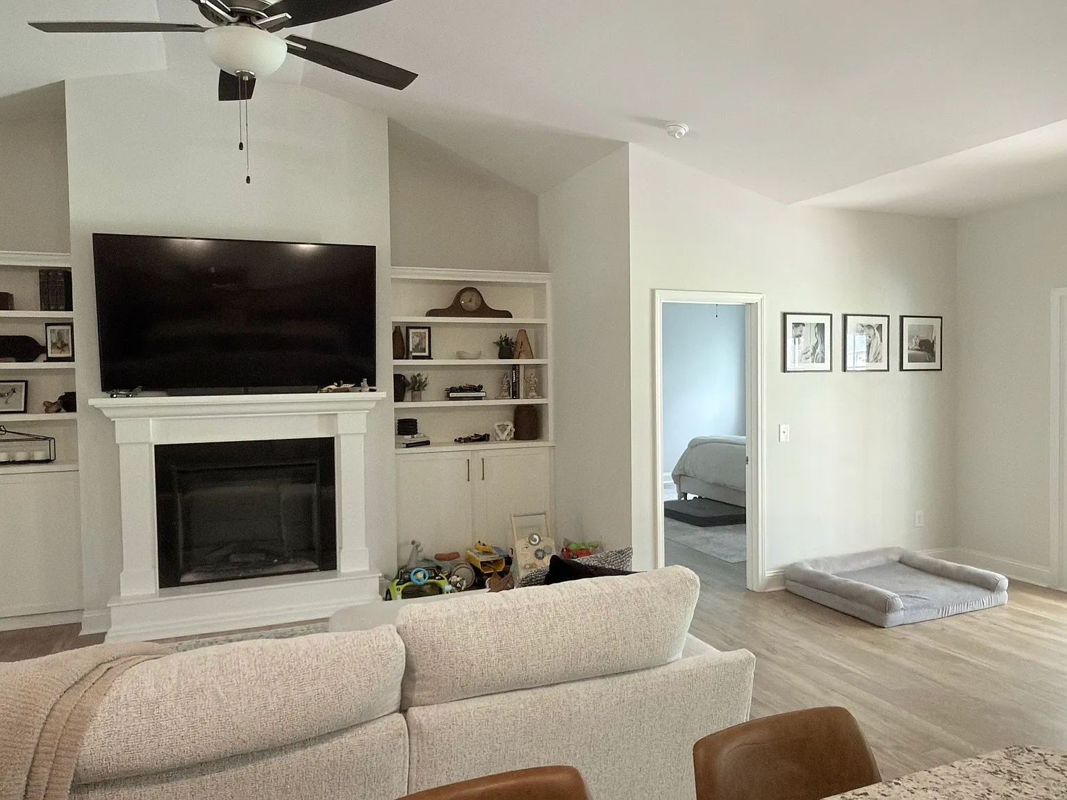 3 bed, 2572 sqft, $2,800 — Photo 2