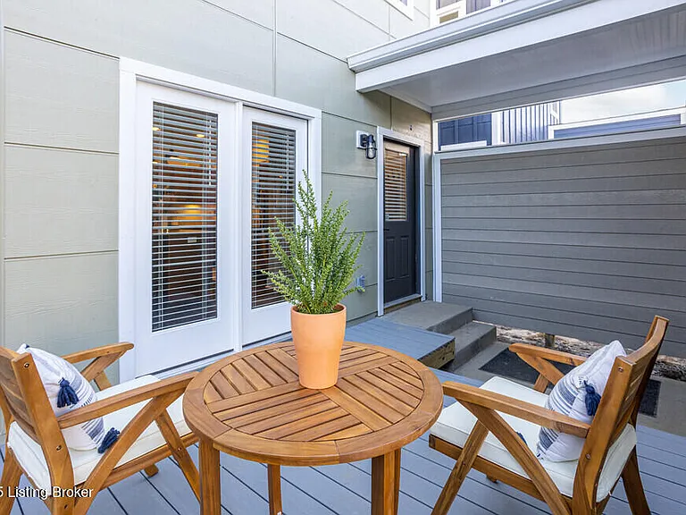 717 Lynn St — Photo 12