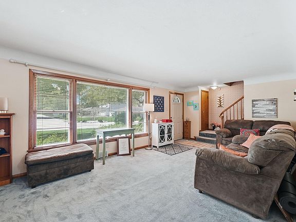 5th image of 2603 Merivale St