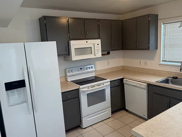 800 Indian Head Ave — Photo 4