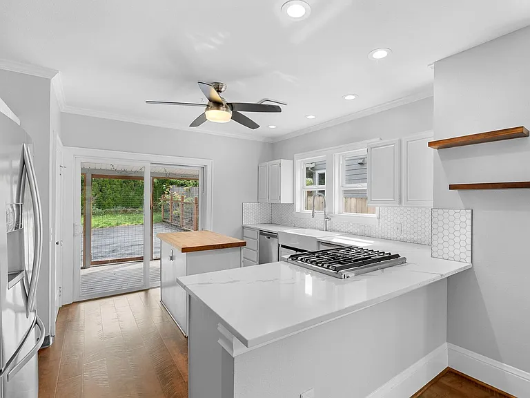 9831 N Edison St — Photo 6