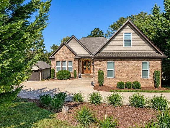 2nd image of 213 Nanie Myree Ln
