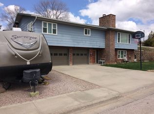 171 Butte Dr, Newcastle, WY 82701
