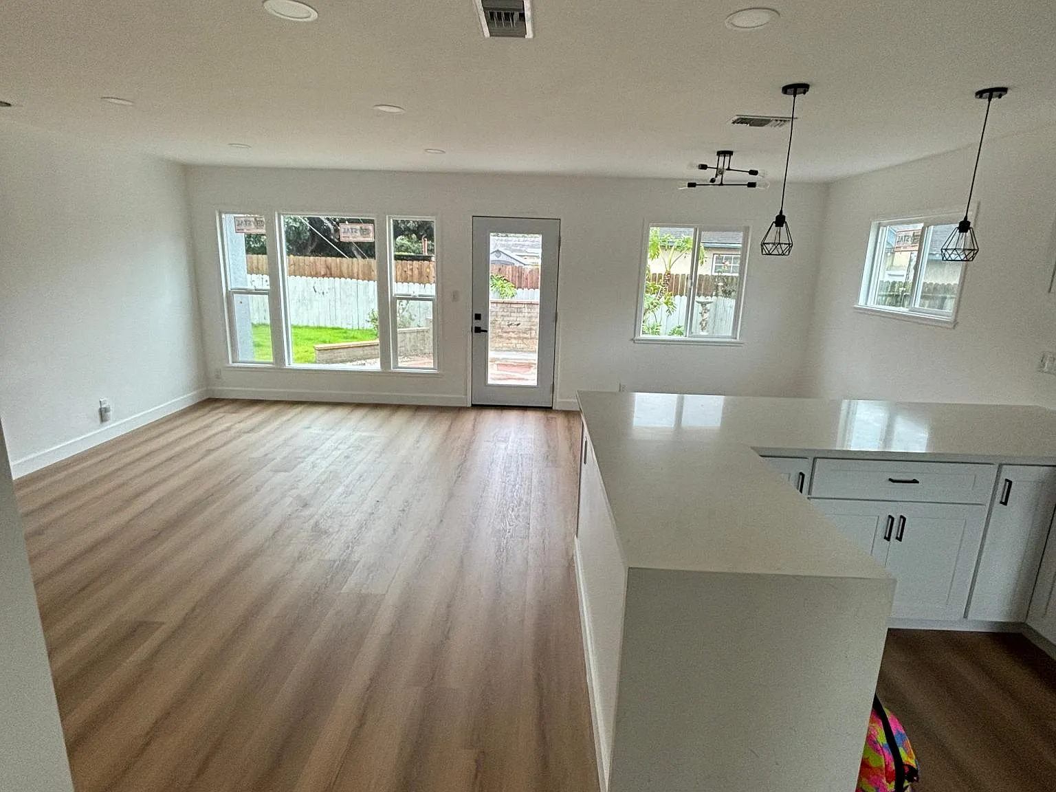 3 bed, 1106 sqft, $4,695 — Photo 4