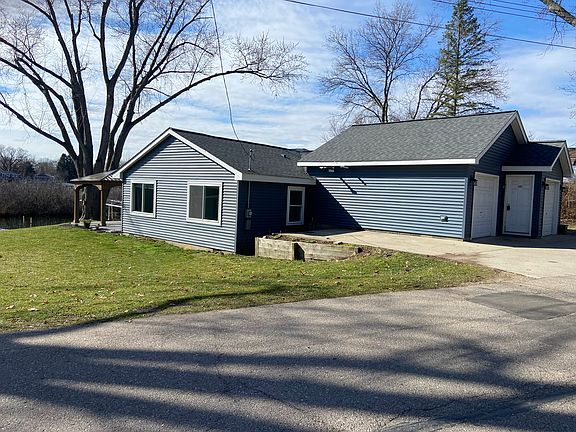Double lot and large garage