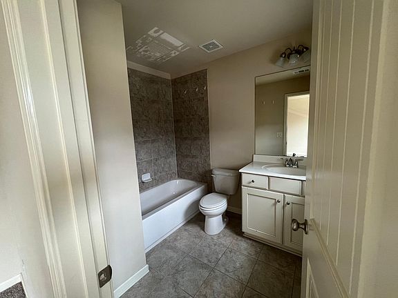 4th image of 514 Eagles Knoll Dr