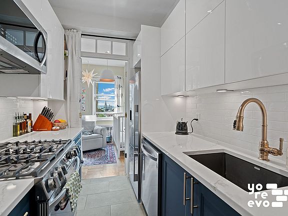 4th image of 10 Plaza St E APT 9B