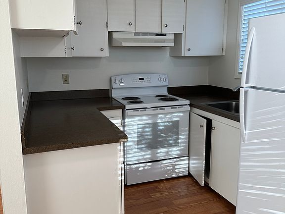3rd image of 2738 E 6th St #2738