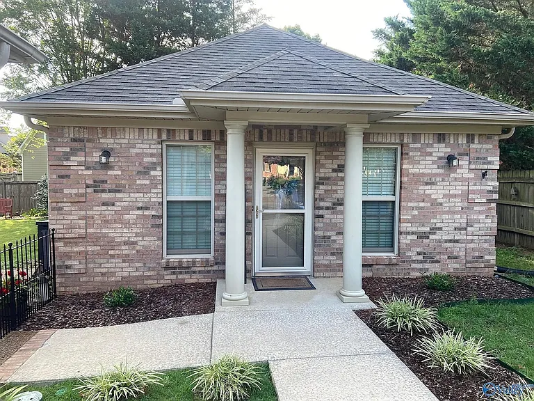 147 Greenlawn Dr NE — Photo 11