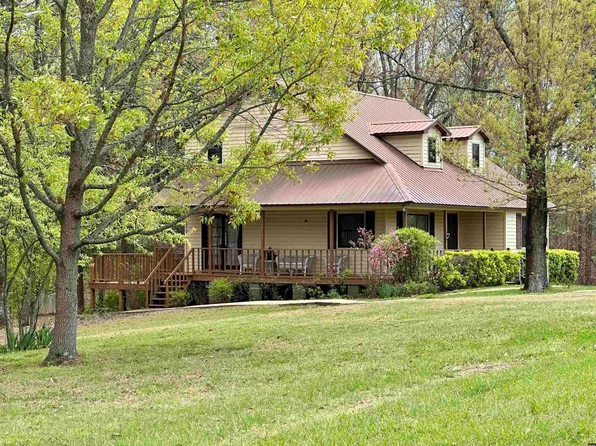 1055 Rinda Rd, Greenfield, TN 38230