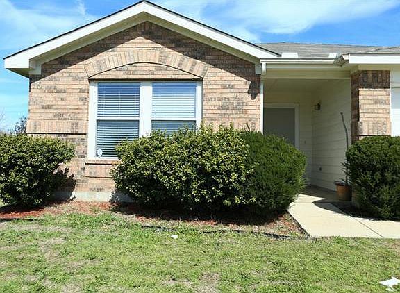 2nd image of 1405 Thornhill Ln