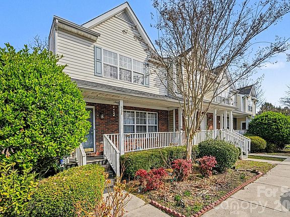 4th image of 758 Mountainwater Dr