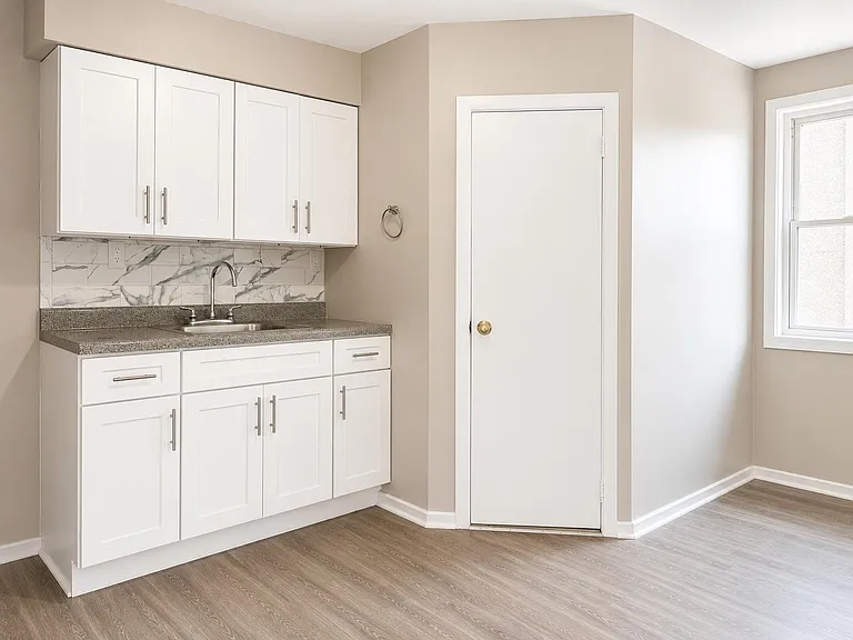 460 Mercer St #3L — Photo 3